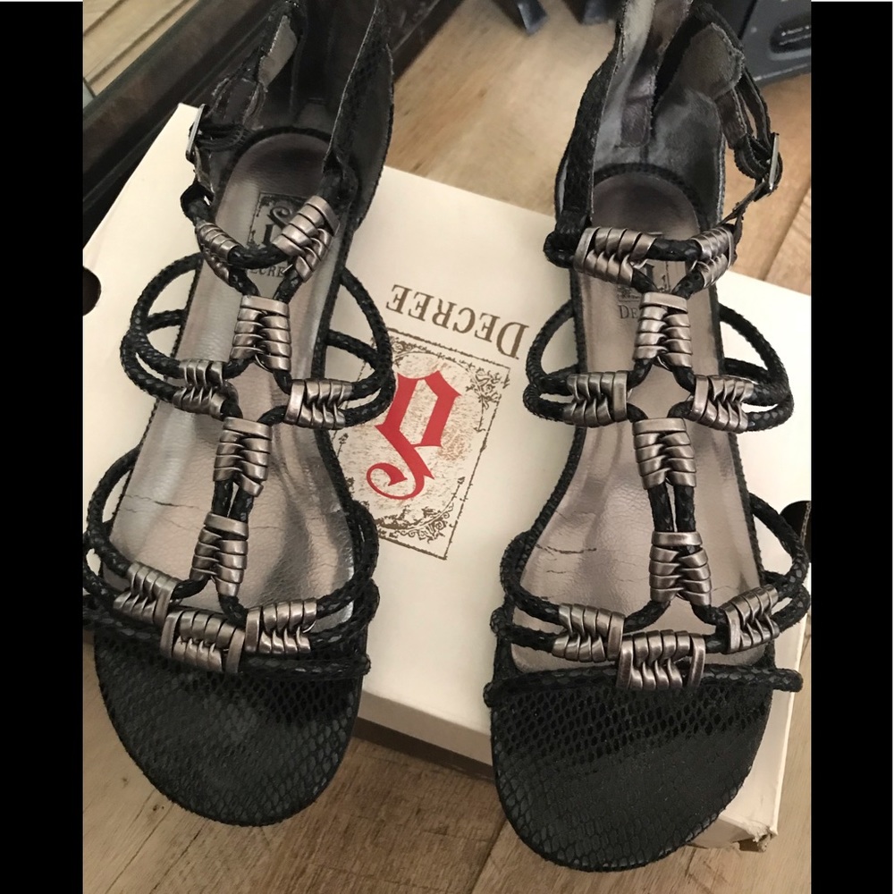 Decree Sandals in black and silver